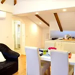 Rilati Old Town Palace 4 Guest house 3*