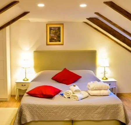 Rilati Old Town Palace 4 Guest house