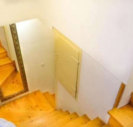 Rilati Old Town Palace 4 Guest house