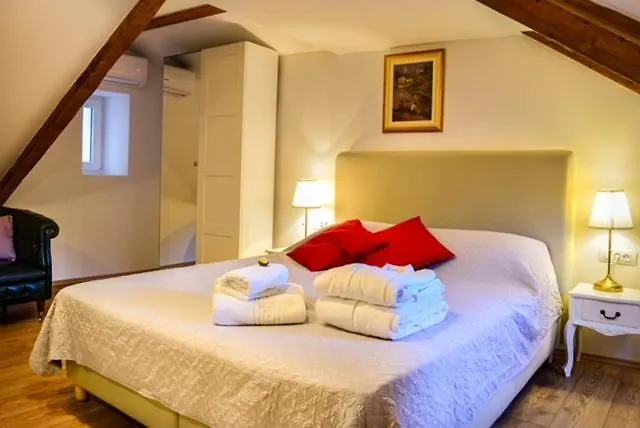 Rilati Old Town Palace 4 3*